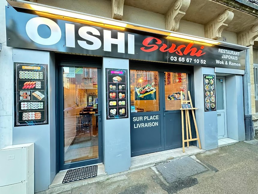 Façade du restaurant OISHI SUSHI à Longwy avec enseigne lumineuse