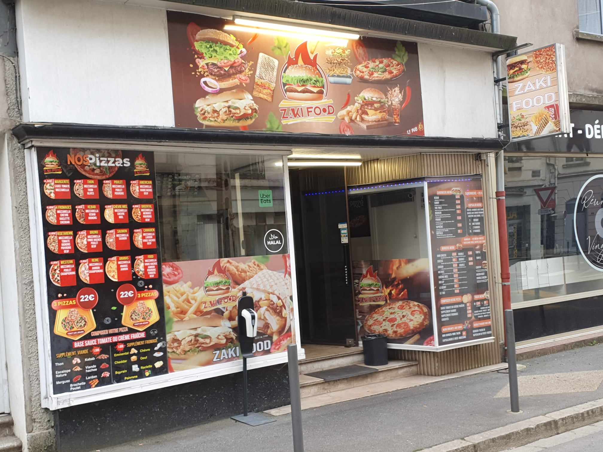 Façade du restaurant ZAKI FOOD à Longwy avec menu affiché en vitrine